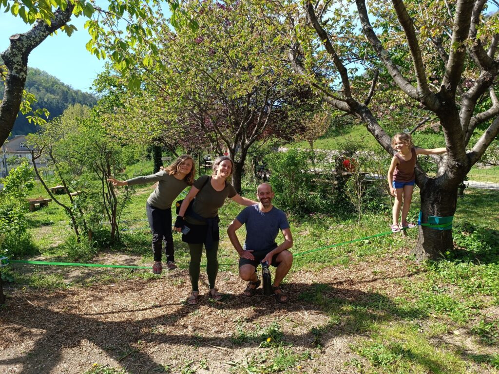 24-jardin-slacline_tour-deurope-a-velo-11