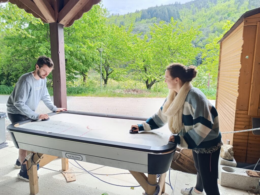 24-terrasse-jeux-table-de-hockey